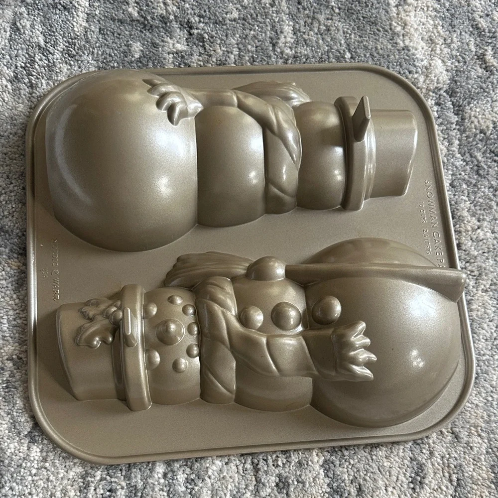 Williams Sonoma Festive Snowman Cake Pan